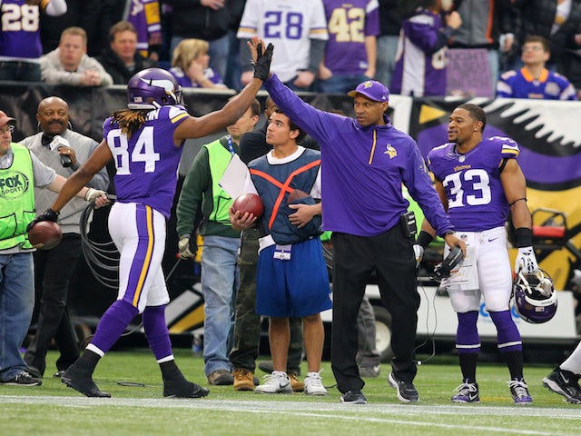 Cordarrelle Patterson of the Minnesota Vikings celebrates a touchdown with head coach Leslie Frazier of the Minnesota Vikings against the Detroit Lions on December 29, 2013