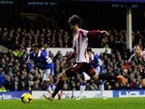 Ki Sung-Yueng of Sunderland scores a goal from the penalty spot during the Barclays Premier League match between Everton and Sunderland at Goodison Park on December 26, 2013
