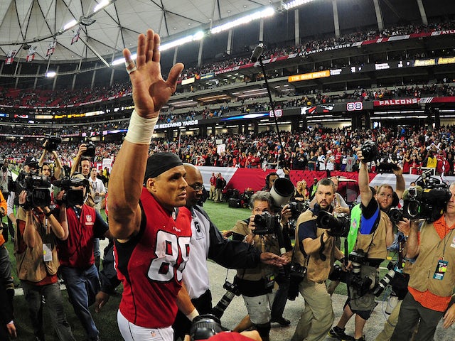 Tony Gonzalez of the Atlanta Falcons heads off the field after the game against the Carolina Panthers at the Georgia Dome on December 29, 2013 