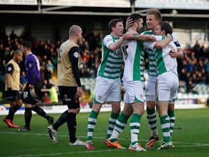 Hayter signs new Yeovil contract