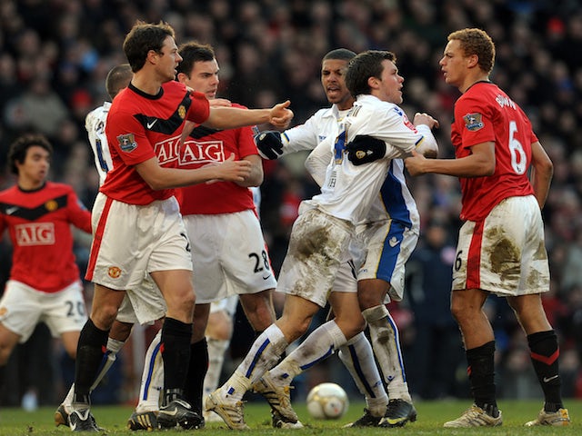 Leeds United's English midfielder Jonny Howson (2nd R, front) confronts Manchester United's English defender Wes Brown (R) during their English FA Cup football match on January 3, 2010