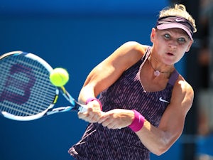 Safarova hails "amazing" Serena