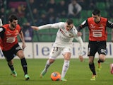 Nice's French midfielder Valentin Eysseric (C) vies with Rennes' French midfielder Julien Feret (R) during the French L1 football match Rennes against Nice on January 11, 2014