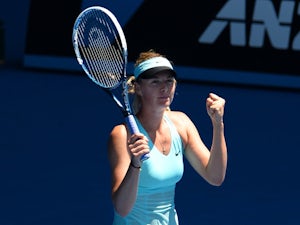 Sharapova withstands heat to progress