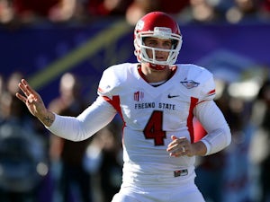 QB Carr signs rookie deal with Raiders