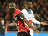 Guingamp's French forward Mustapha Yatabare (L) celebrates after scoring during the French L1 football match between Guingamp and Paris Saint-Germain on January 25, 2014