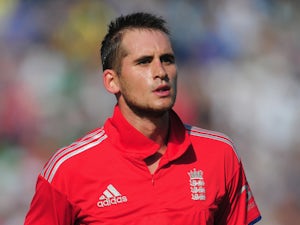 Hales eyes place in England Test side