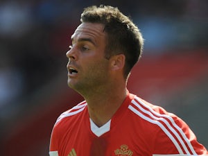 Danny Fox pens Forest contract extension