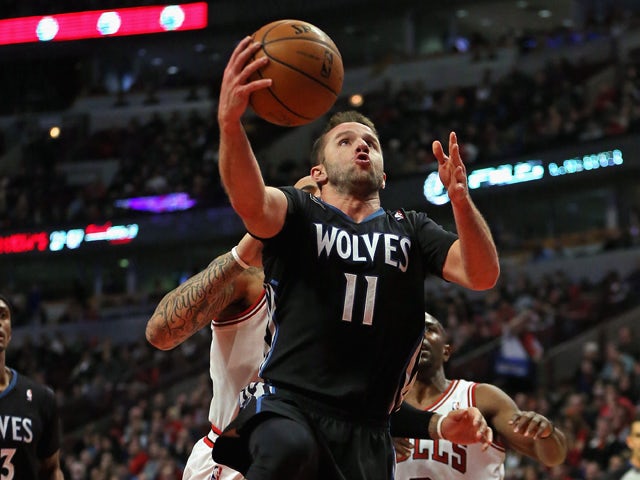 Jose Barea #11 of the Minnesota Timberwolves drives to the basket between against the Chicago Bulls as he tries to shoot over Carlos Boozer #5 at the United Center on January 27, 2014