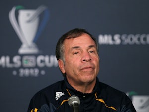Bruce Arena signs new deal