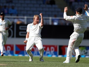 New Zealand lead by 101 runs at lunch