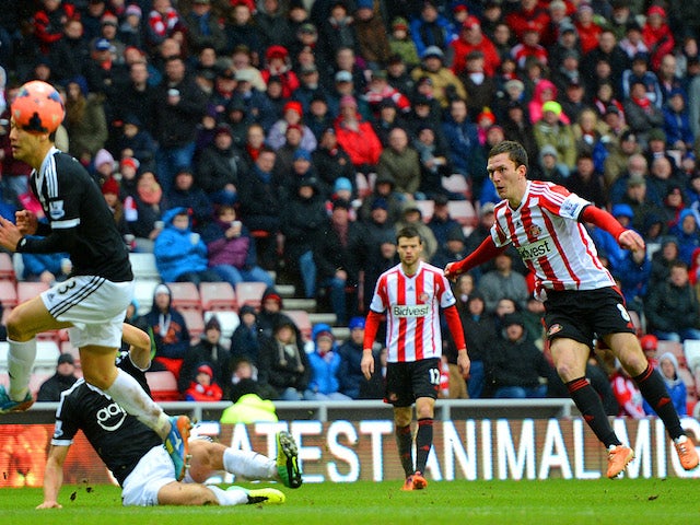 Craig Gardner of Sunderland scores the opening goal during the FA Cup fifth round match between Sunderland and Southampton at Stadium of Light on February 15, 2014
