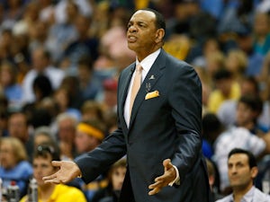 Report: Lakers to interview Hollins