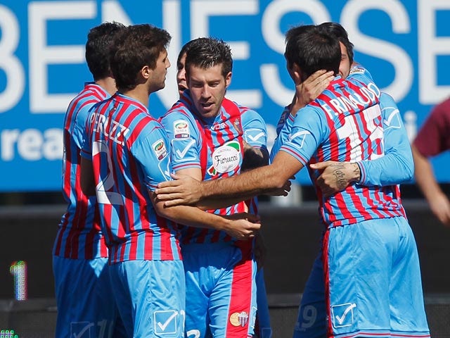 Catania's Mariano Izco celebrates with teammates after scoring his team's opening goal against Lazio in their Serie A match on February 16, 2014