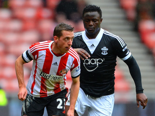 Victor Wanyama of Southampton marshalls Emanuele Giaccherini of Sunderland during the FA Cup fifth round match on February 15, 2014