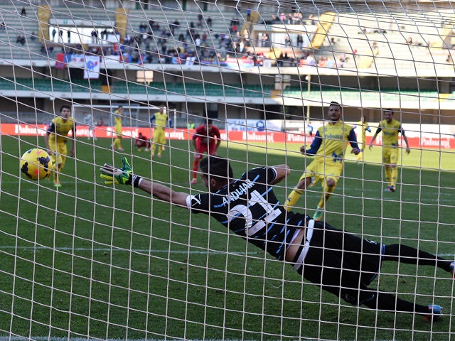 Cyril Thereau # 77 of AC Chievo Verona scores a goal from the penalty spot during the Serie A match between AC Chievo Verona and Calcio Catania at Stadio Marc'Antonio Bentegodi on February 23, 2014