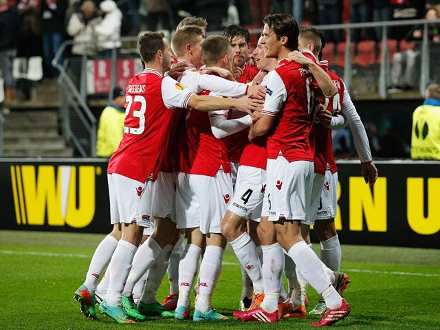 Nick Viergever celebrates with teammates after scoring his team's opening goal against Slovan Liberec during their Europa League match on February 27, 2014