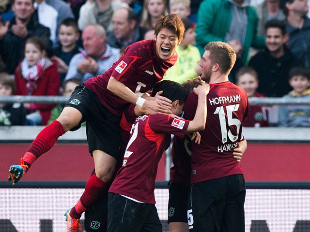 Hannover's Artjoms Rudnevs celebrates with teammates after scoring the equaliser against Bayer Leverkusen during their Bundesliga match on March 8, 2014