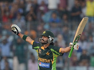 Pakistan reach 260 in Asia Cup final