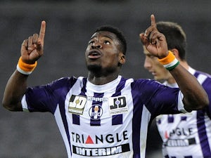 Liverpool to  join race for Aurier?