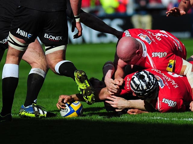 Gloucester's Sione Kalamafoni stretches over to score his team's first try against Newcastle Falcons during the Aviva Premiership match on March 22, 2014