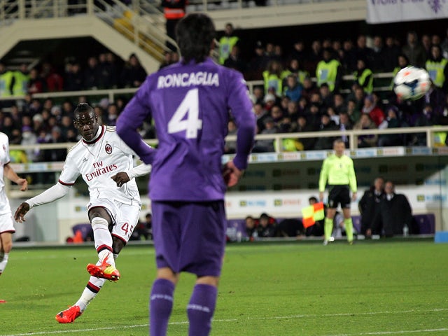 Mario Balotelli of AC Milan scores a goal during the serie A match between ACF Fiorentina and AC Milan at Stadio Artemio Franchi on March 26, 2014
