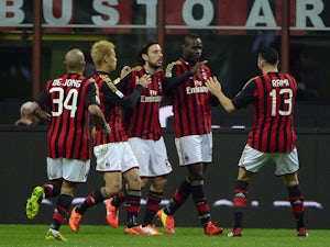 Balotelli, Kaka fire Milan into lead