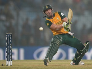 De Villiers helps lift South Africa