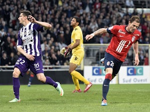 Nine-man Lille hold on against Toulouse