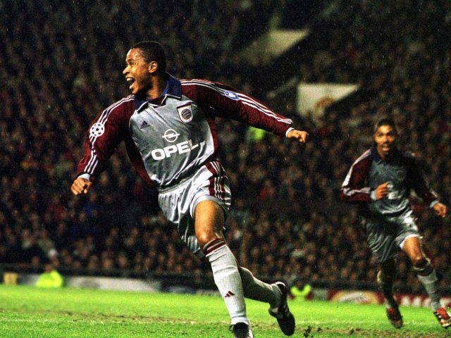 Paulo Sergio, then of Bayern Munich, celebrates scoring against Manchester United on April 03, 2001.