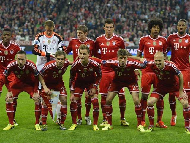 Bayern Munich players pose for a team photo before kick-off in the Champions League quarter final match against Manchester United on April 9, 2014