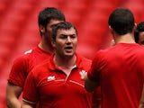 Coach, Iestyn Harris of Wales talks to his players during the Captains Run prior to Gillette Four Nations Double-Header at Wembley Stadium on November 4, 2011