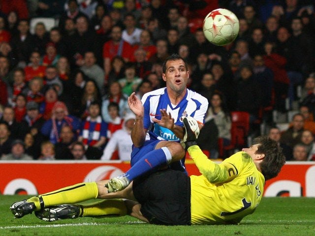 Mariano Gonzalez scores for Porto against Manchester United on April 07, 2009.