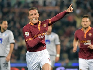 Roma cut gap on Juventus to five points