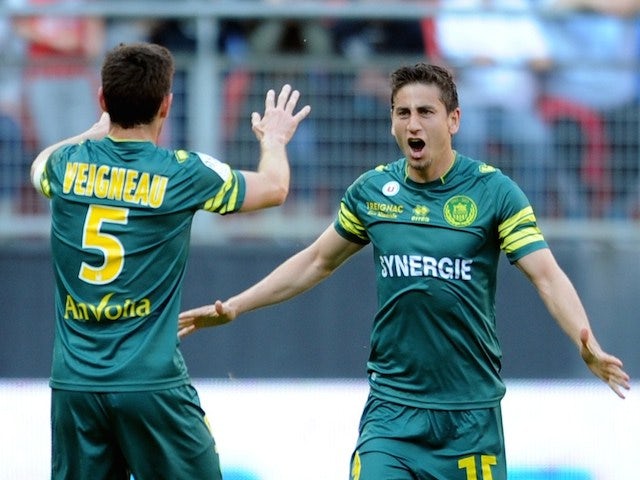 Nantes' American midfielder Alejandro Bedoya (R) is congratulated by Nantes' French defender Olivier Veigneau (L) after scoring a goal during the French L1 football match against Valenciennes on April 20, 2014