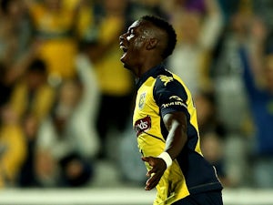 Mariners beat Adelaide to book semi-final spot