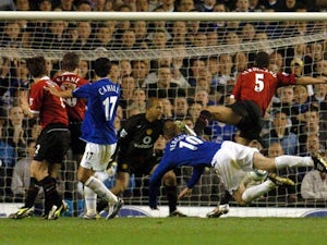 OTD: Neville, Scholes see red as Everton beat United