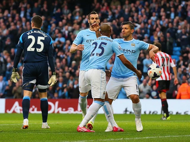 Manchester City's Fernandinho celebrates with team mates after scoring the opening goal against Sunderland during the Premier League match on April 16, 2014