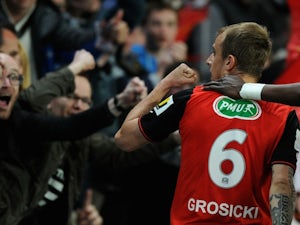 Grosicki free kick saves point for Rennes