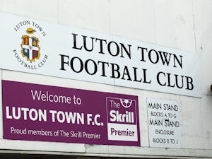 Luton lead Oxford at the break