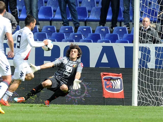 Cagliari's Marco Sau scores his team's first goal against Genoa during the Serie A match on April 19, 2014