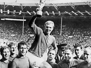 Bobby Moore honoured with blue plaque
