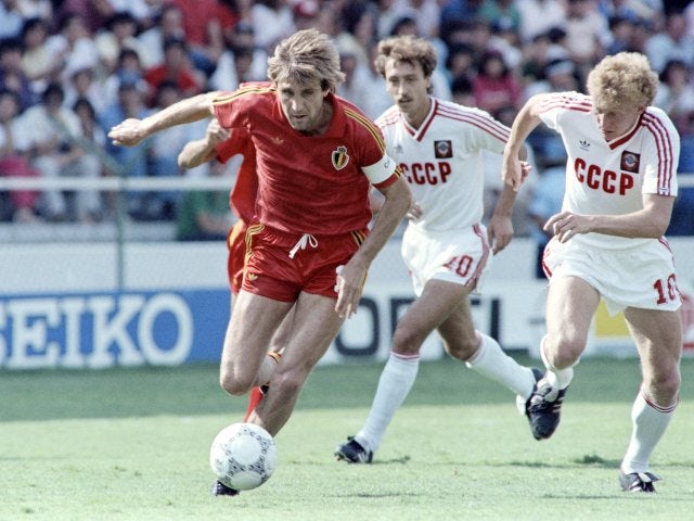 Belgium's Jan Ceulemans keeps possession against the Soviet Union on June 15, 1986.