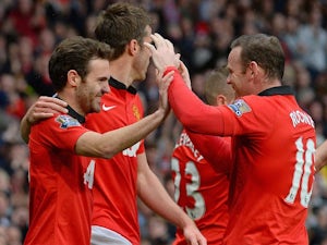 United beat Norwich in Giggs's first game