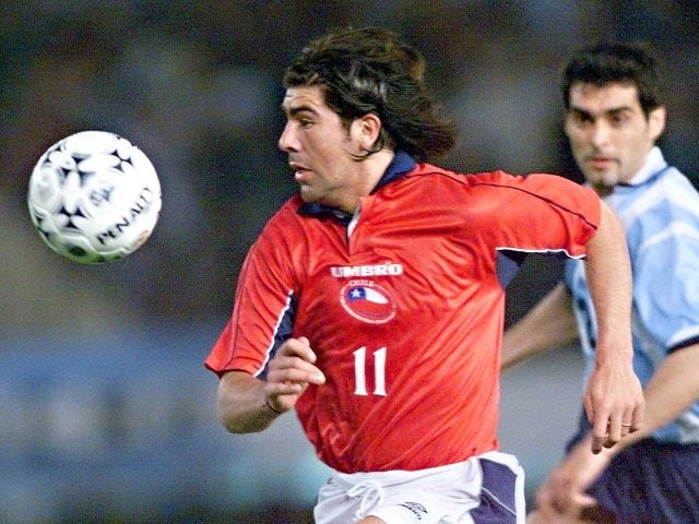 Marcelo Salas en la acción de Chile contra Argentina el 29 de marzo de 2000.