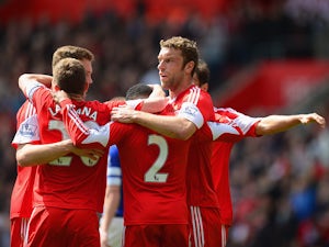 Two own goals give Southampton win