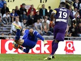 Lyon's Portuguese goalkeeper Anthony Lopes catches the ball next to Toulouse's French defender Serge Aurier during the French L1 football match between Toulouse (TFC) and Lyon (OL) on April 23, 2014