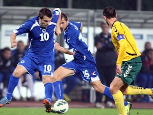 Zvjezdan Misimovic in action for Bosnia on October 15, 2013.
