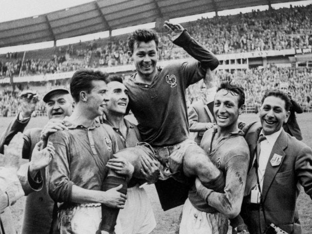 France's Just Fontaine is lifted off the pitch by his teammates on June 28, 1958.