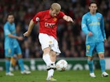 Manchester United's Paul Scholes shoots for goal against Barcelona on April 24, 2008.